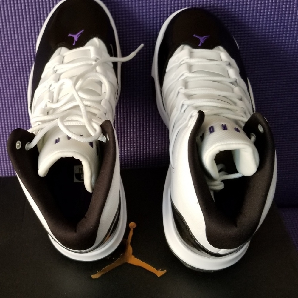 Air Jordan Aura